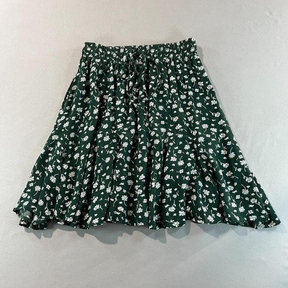Princess Polly Dresses & Skirts - Princess‎ Polly Green Floral Ruffle Mini Skirt – Size 2